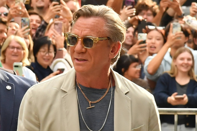 Danijel Krejg rešava ubistvo koje prkosi zdravom razumu: Uz svetsku premijeru prvi trejler filma "Nož u leđa 3" (VIDEO)