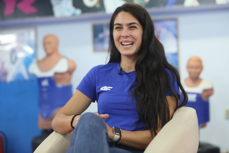 Devojčica izbodena u gimnaziji: Velika policijska akcija u Beču