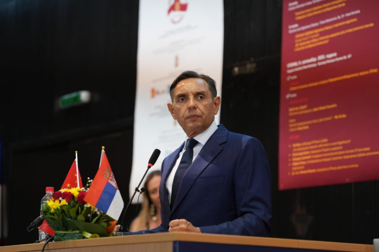 Vulin: Ponosan sam što sam poznavao heroja i tužan što su nam ga oteli