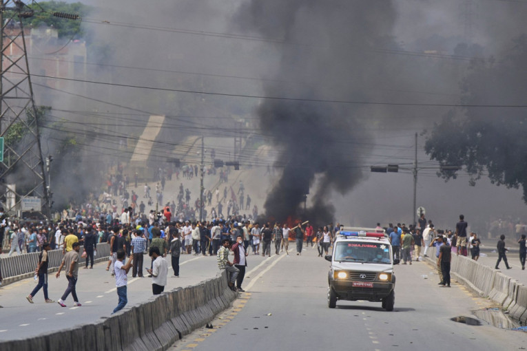 Demonstranti u Nepalu pregovaraju s vojskom: Predložili ženu za novog lidera