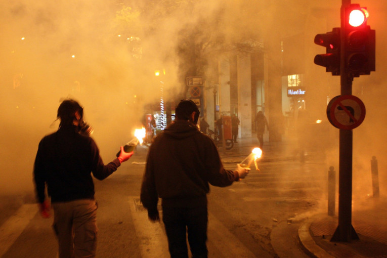 Divljali po Bačkoj Palanci: U nasilju tinejdžeri i maloletnici od 14 godina (VIDEO)