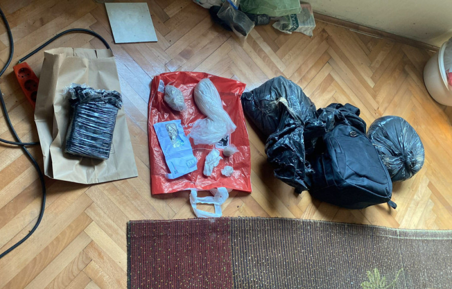 Zaplenjeni kilogrami droge i oružje! Velika akcija policije na teritoriji Topole i Sopota! (FOTO)