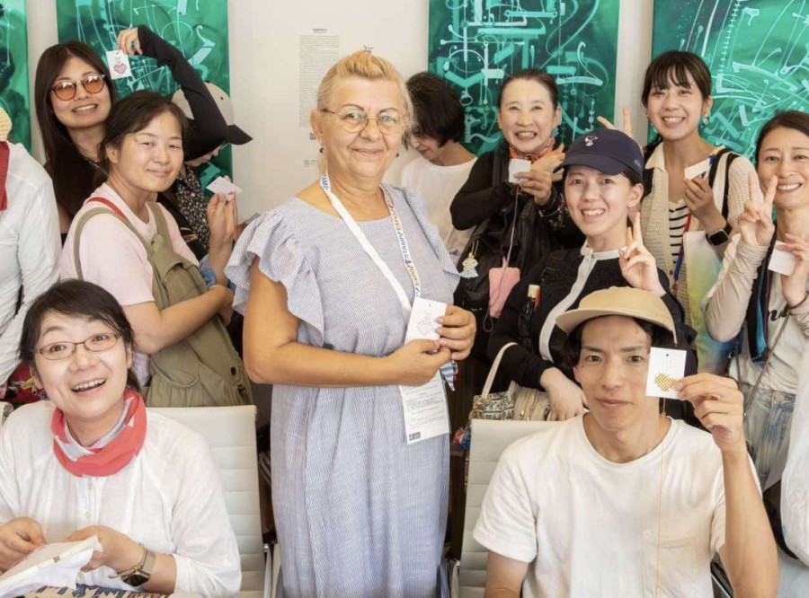 Japanke odušveljene ručnim radom žena iz Srbije: Na svetskoj izložbi EXPO Osaka 2025 naš paviljon obara rekorde (FOTO)