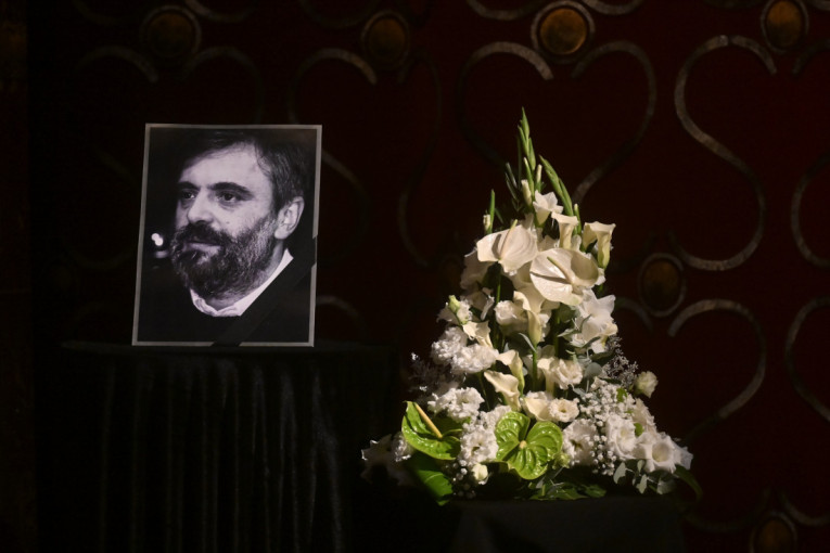 Održana komemoracija Mihailu Vukobratoviću: Ostavio nas je same, napuštene... (FOTO)