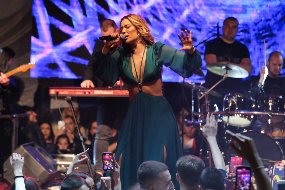 Uplašila Zoricu Brunclik, a mnogi je ne prepoznaju: Isplivao stari snimak Tee Tairović, nećete verovati da je to ona! (VIDEO)