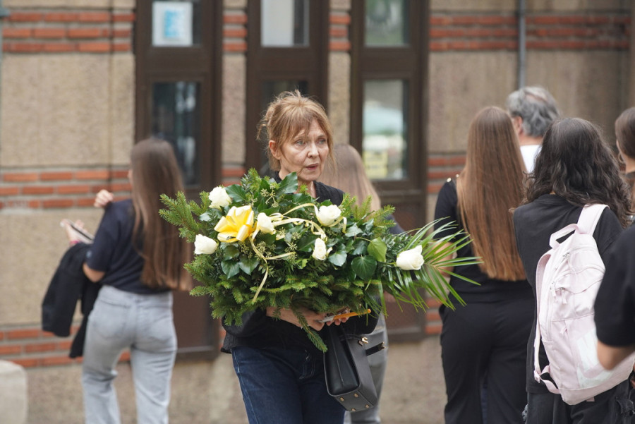 Kremiran Mihailo Vukobratović: Tužne scene sa Novog groblja uz poslednji pozdrav velikom reditelju (FOTO)