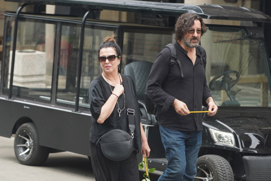 Kremiran Mihailo Vukobratović: Tužne scene sa Novog groblja uz poslednji pozdrav velikom reditelju (FOTO)