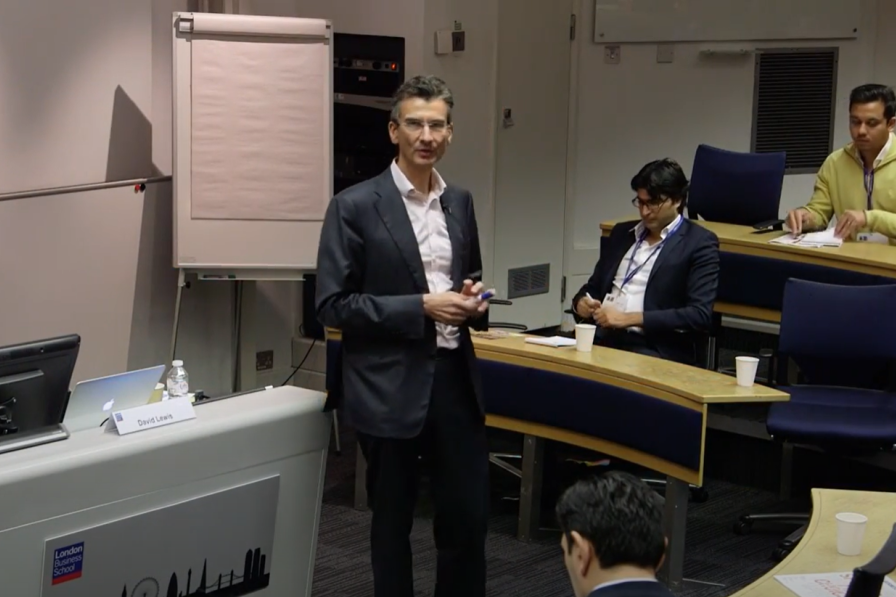 Profesor Londonske biznis škole "organizuje" mlade u Beogradu