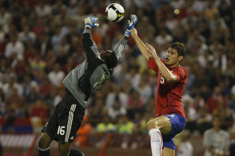 Legendarni golman otišao u penziju: Okačio i rukavice i kopačke o klin (FOTO)