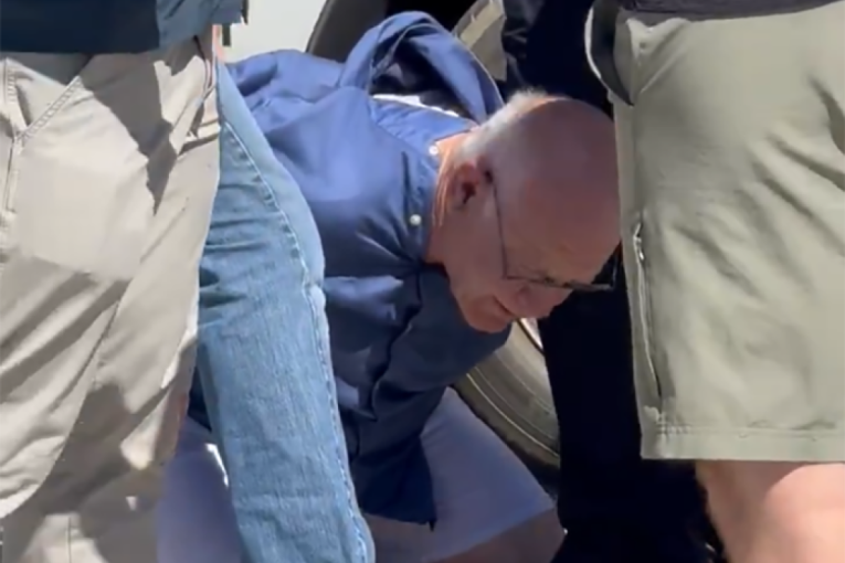 Supruga Čarlija Kirka objavila objavila stih iz Biblije par sati pre atentata! "Bog je naše utočište i snaga!"