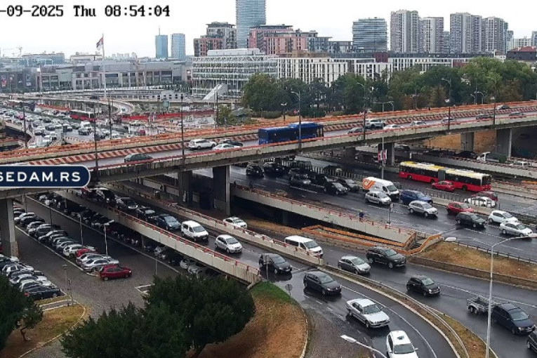 Kiša i jutarnji špic jednako kolaps! Evo gde je gužva ovog jutra, pratite naše kamere