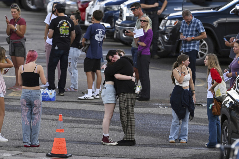 Drama u Koloradu: Učenik ranio drugove iz razreda pa izvršio samoubistvo! (FOTO/VIDEO)