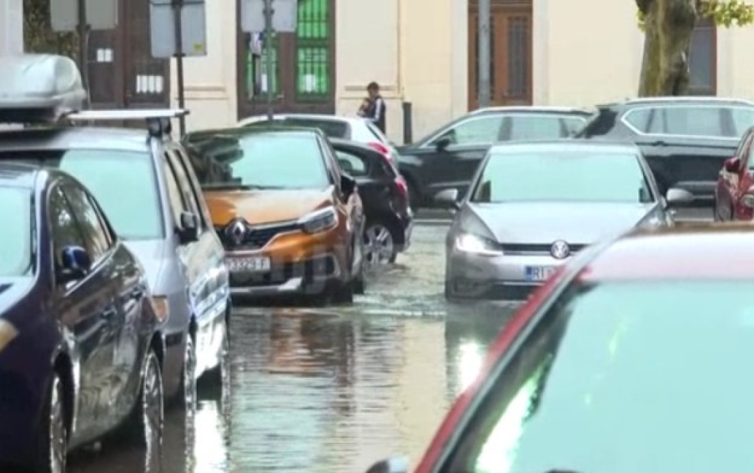 Jake kiše, bujice i jugo pogodili hrvatsko primorje (FOTO)