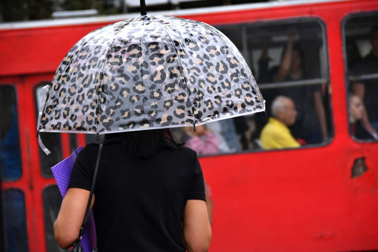 Nevreme sa orkanskim vetrom pogodilo i Mostar: Počupana stabla, smrskani automobili (VIDEO)