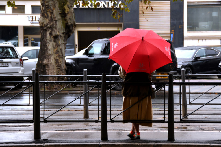 Vetar nosi sve pred sobom, a temperature padaju: Pravi jesenji šok stiže u Srbiju!