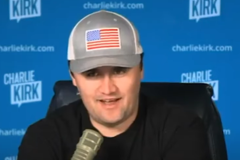 Ubijeni Čarli Kirk odrastao sa Srbima u Čikagu: Oni su sjajni, imam dres na kom piše Kirkević, znam i mnogo psovki (VIDEO)