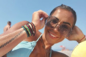 Utegla se u tigrasti bikini: Žena Marka Bulata pokazala sve obline! (FOTO)