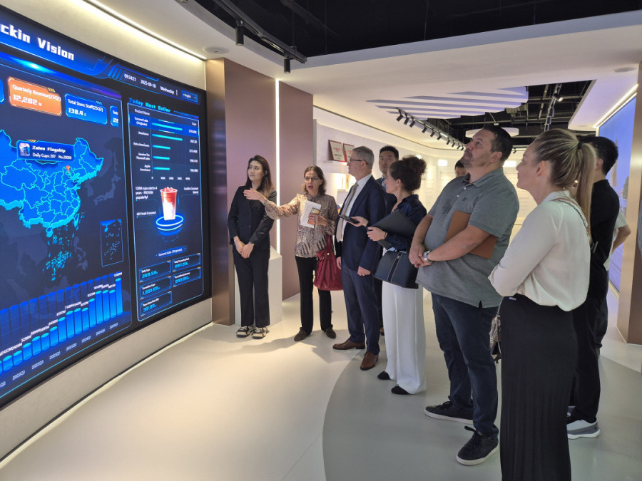 Luckin Coffee uvrstio Bambi proizvode u ponudu 20.000 kafeterija i Kini