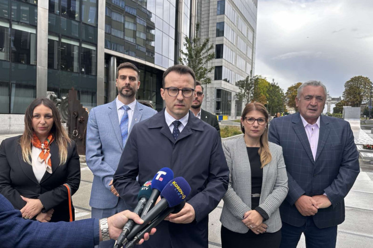 Skandalozno! Zemunski zbor proglasio Vojsku Srbije okupatorskom! (VIDEO)