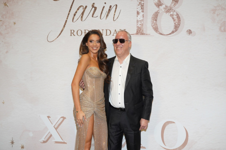 Ćerka Saše Matića zablistala u raskošnoj haljini: Roditelji pucaju od sreće i ponosa! (FOTO/VIDEO)