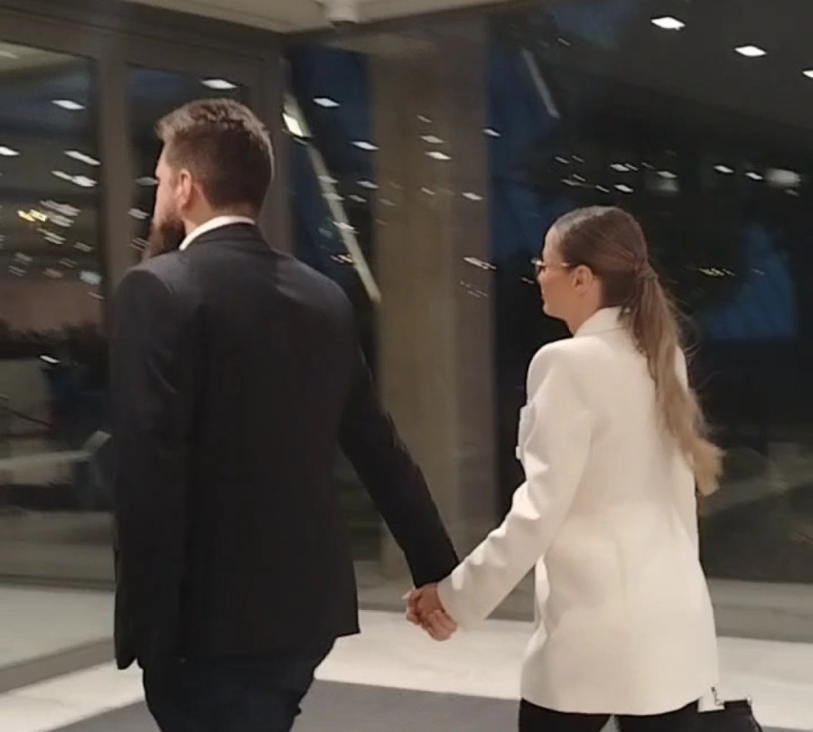 Sin Saše Popovića došao na gala proslavu kod Matića: Suprugu čvrsto drži, a evo ko mu još pravi društvo!