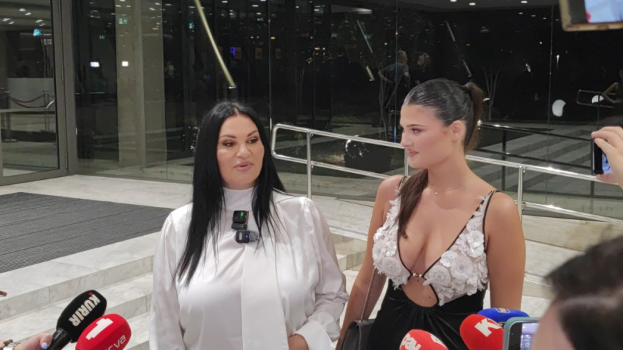 "Klošarka, sram je bilo!" Janu Todorović rastrgli na mrežama zbog ponižavanja ćerke: Pijandura