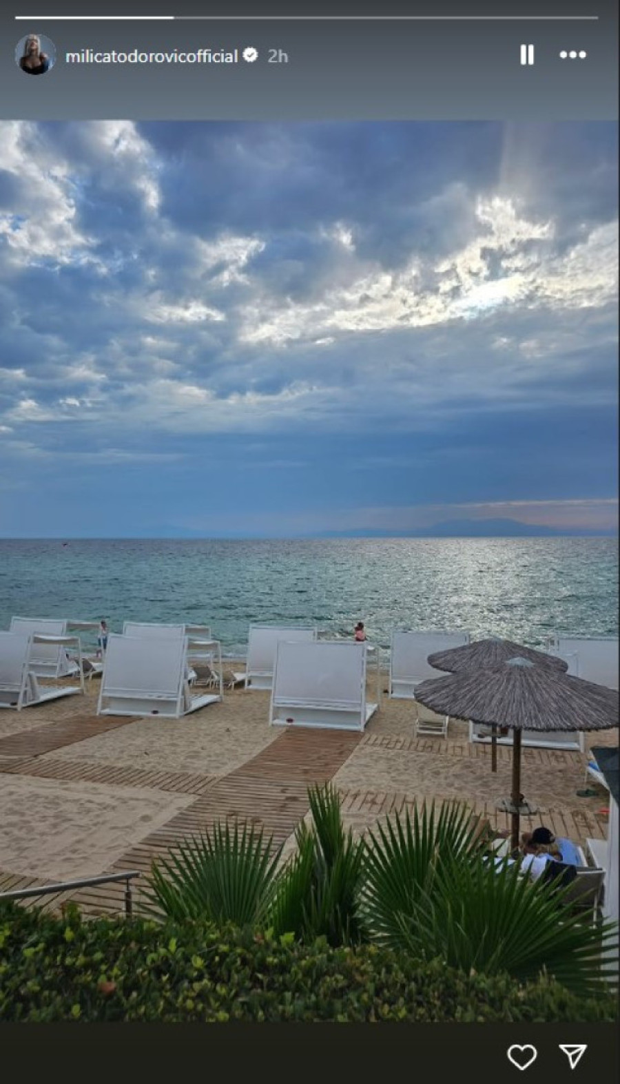 Trudna Milica Todorović se baškari na moru! Pevačica podelila bajkovite kadrove