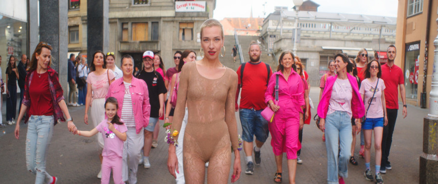 Mirela Priselac Remi u novom spotu uradila nešto šokantno: Hrabrost ili ludost? (FOTO/VIDEO)