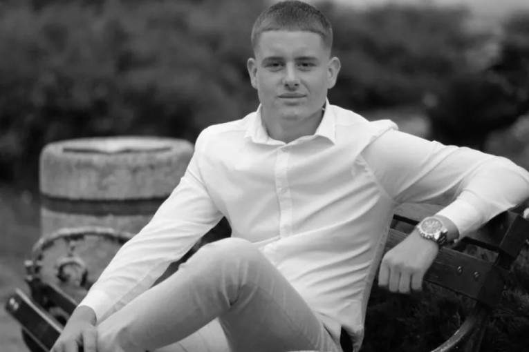 Tuga Božija! Osvanula umrlica nesrećnog mladića koji je poginuo kada ga je udarila struja!