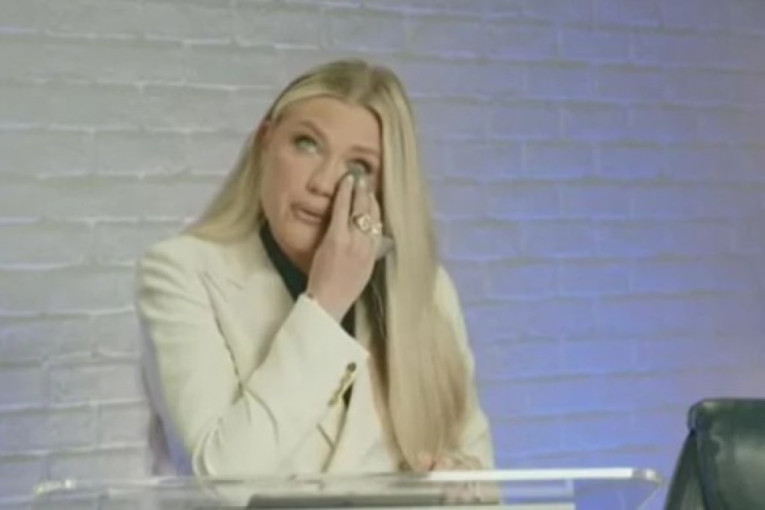 Nekada lepotica s krunom, a danas nosi teret nacije: Kirkova udovica bila je misica (VIDEO)