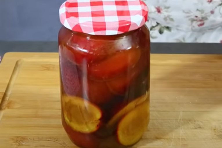 Slatka zimnica kojoj je teško odoleti: Šljive u medu su prava starinska poslastica (RECEPT)