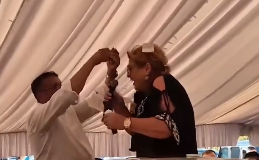 Ćana pevala mortus pijanim Arapima: Igrali su sa mnom čitavo veče!