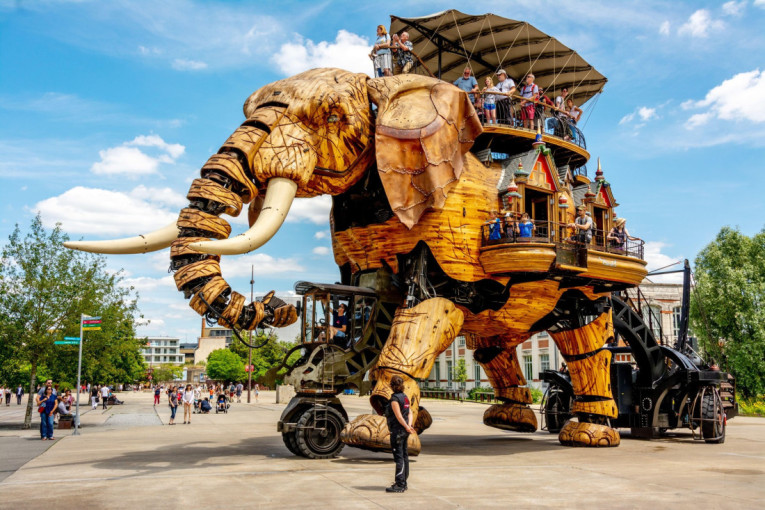 Francuski grad koji ruši sve klišee: Na obali Loare čeka vas spoj istorije i futurističkih atrakcija