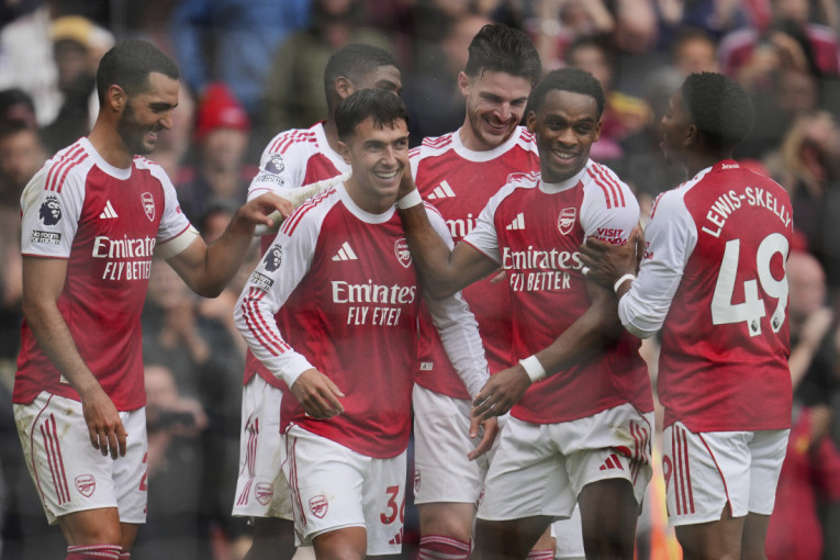 Arsenal rutinski savladao Notingem Forest: Milenković bespomoćan protiv Tobdžija! (FULL HD VIDEO)