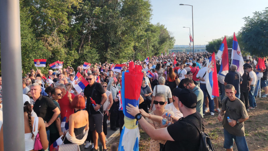 Veličanstveni prizori iz cele Srbije: Nepregledne kolone ljudi širom zemlje se borile za Srbiju (FOTO/VIDEO)