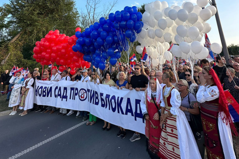 Novi Sad ustao protiv blokadera! "Želim da živim normalno, da učim normalno!" (FOTO/VIDEO)