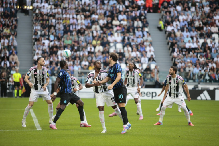 Juventus na udaru UEFA! Preti im i zabrana registrovanja igrača