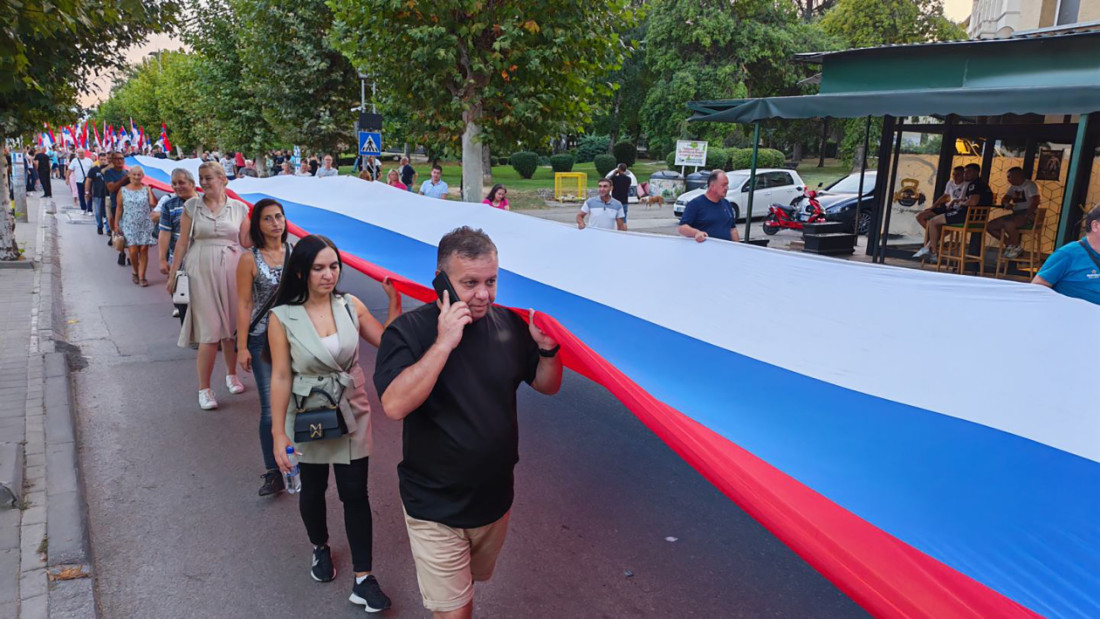 Najmasovniji skup do sada: Više od 145.000 građana širim Srbije ustalo protiv blokada! Vučić poručio: Narod je pobedio! (FOTO/VIDEO)
