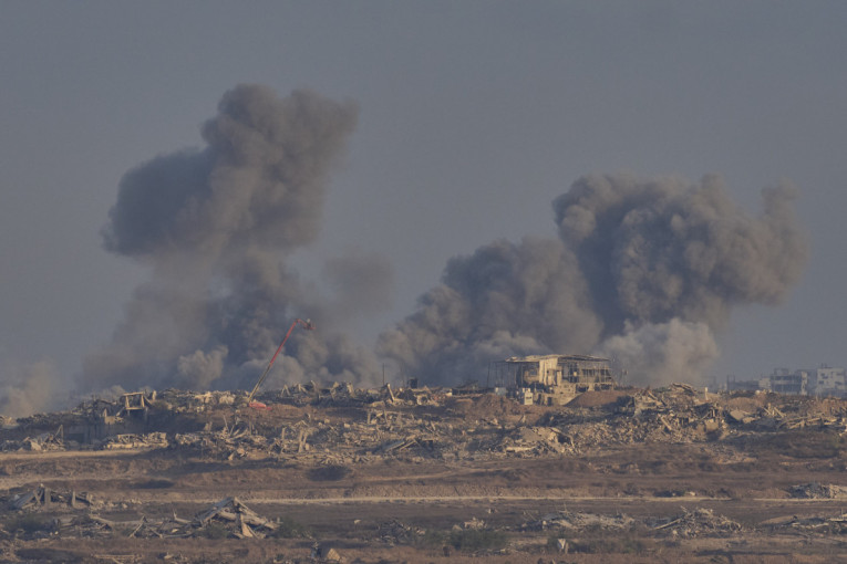 Harkov pod udarom dronova: Gore kuće, prodavnice i automobili