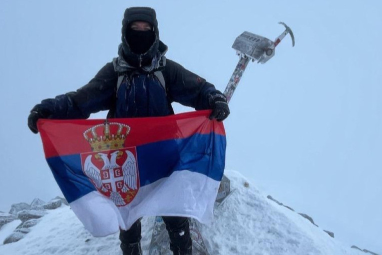 Neverovatan podvig užičkih planinara: Osvojili najveći vrh Evrope i Rusije - silovit vetar ih vratio nazad ali su oni ipak uspeli (FOTO)
