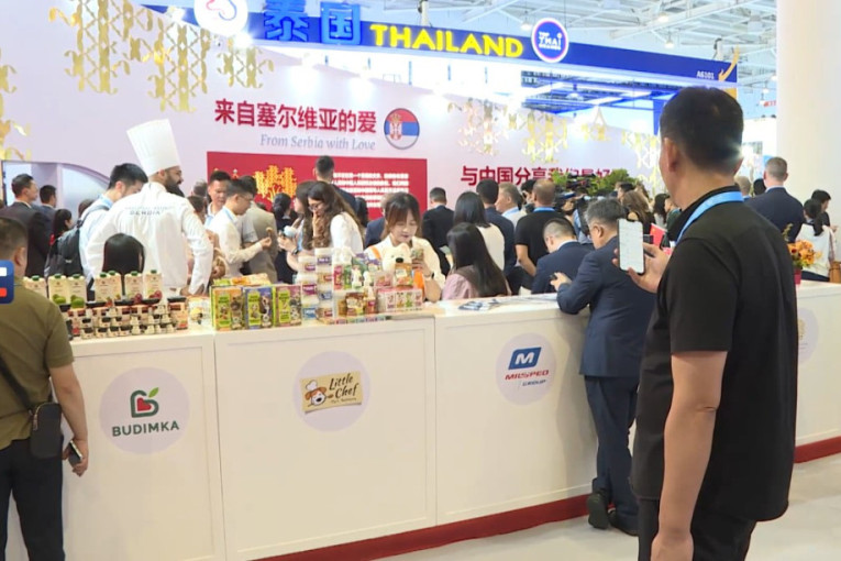 Srpski štand atrakcija u Sjamenu: Pogača, vino i rakija oborili Kineze s nogu! (FOTO/VIDEO)