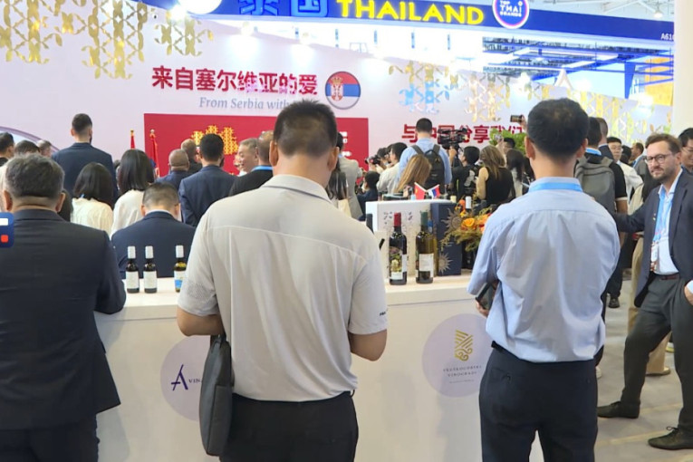 Srpski štand atrakcija u Sjamenu: Pogača, vino i rakija oborili Kineze s nogu! (FOTO/VIDEO)