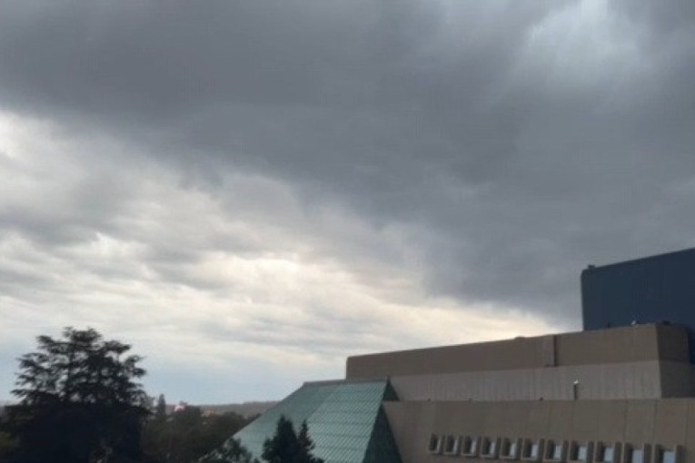 Crno nam se piše - al doslovno! Beograd u mraku, superćelija udara nikad jače! (VIDEO)