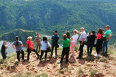 Ovaj deo Srbije je prava turistička atrakcija! Sabahudin je rendžer koji ih dočekuje i upoznaje sa lepotama Pešterske visoravni (FOTO)