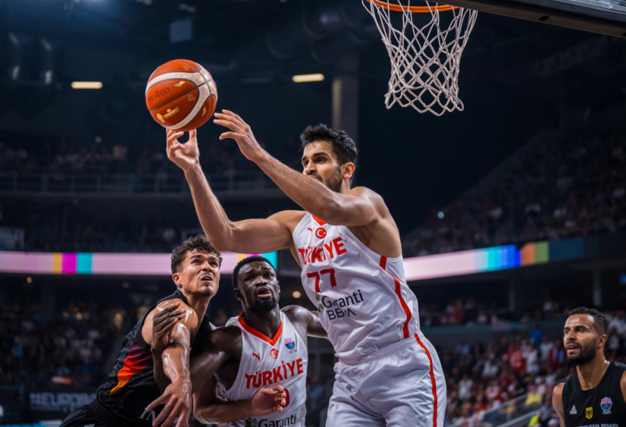 Nemci svetskoj kruni pridodali i evropsku! Bonga je X faktor Eurobasketa!