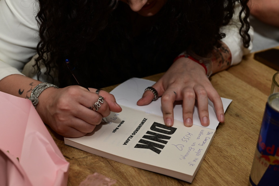 Duh devedesetih u srcu Zemuna! Promocija knjige "DNK Zemunski klan" pretvorila se u spektakl podzemlja!