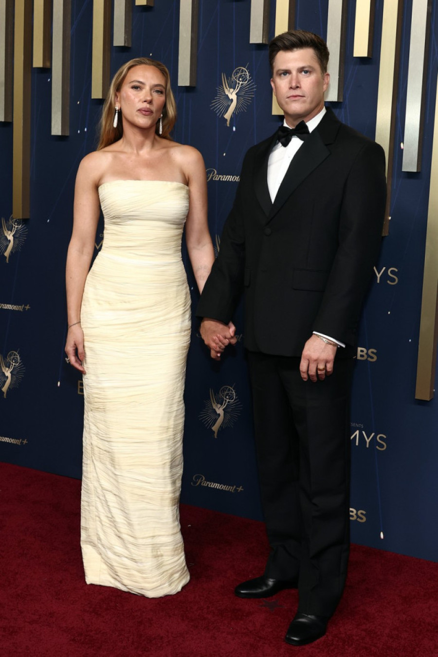 Crveni tepih je eksplodirao od glamura, a ovo su izdanja sa dodele Emija o kojima se priča: Dve dame u crvenom i žena za sva vremena (FOTO)