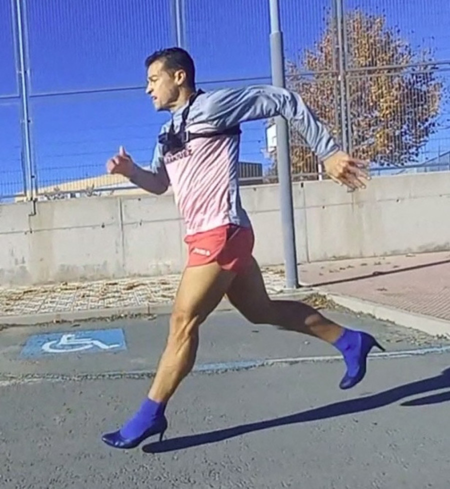 Neverovatan podvig: Španac oborio Ginisov rekord u trčanju na 100 metara unazad u štiklama (VIDEO)