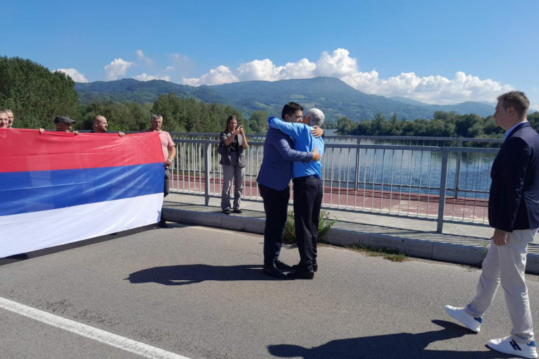 Bratoljub u bojama srpske zastave: Bratunac i Ljubovija zajedno proslavili Dan jedinstva (FOTO)