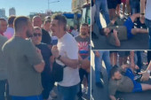 Ponovo napadnut Tiktoker na skupu blokadera! Grupa muškaraca ga opkolila i šutirala, potom ga oborili na pod i ispolivali! (VIDEO)